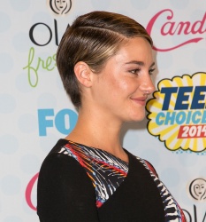 Shailene Woodley - 2014 Teen Choice Awards, Los Angeles August 10, 2014 - 363xHQ YIkqgb1L