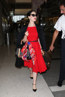 Дита фон Тиз (Dita von Teese) was spotted arriving at LAX Airport to catch a flight to London, 23.08.2012 (6xHQ) YN74OPJ8