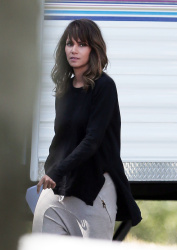 Halle Berry - Halle Berry - Filming 'Extant' in LA - February 25, 2015 (13xHQ) YTjgo6Pj