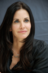 Courteney Cox - Cougar Town press conference portraits by Vera Anderson (Beverly Hills, October 29, 2010) - 8xHQ Zfxqtr2D